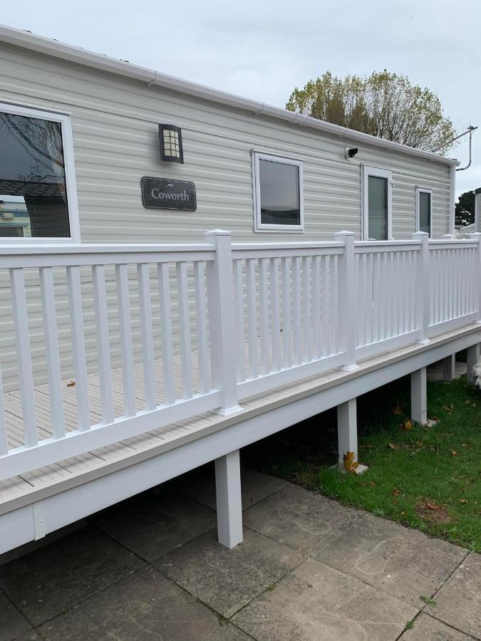 Дом отдыха New 2 Bed With Decking In Rockley Park Dorset Near The Sea Lytchett Minster