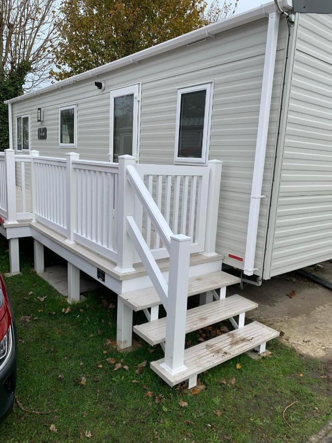 New 2 Bed With Decking In Rockley Park Dorset Near The Sea Дом отдыха *