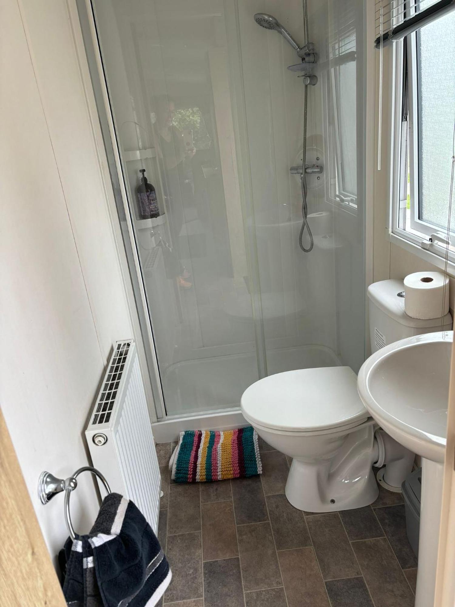 New 2 Bed With Decking In Rockley Park Dorset Near The Sea