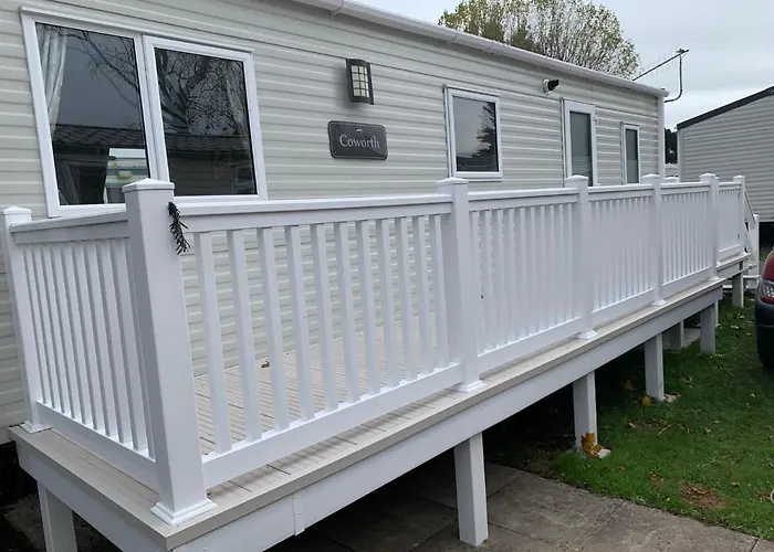 New 2 Bed Holiday Home With Decking In Rockley Park Dorset Near The Sea