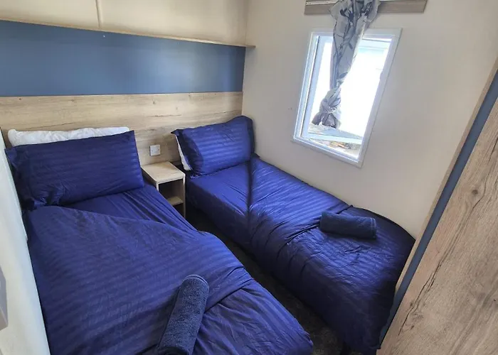 New 2 Bed Holiday Home With Decking In Rockley Park Dorset Near The Sea