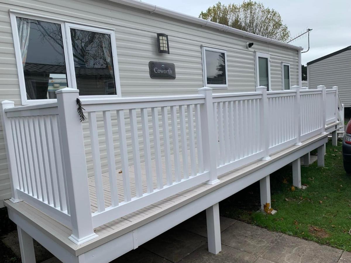 New 2 Bed With Decking In Rockley Park Dorset Near The Sea *