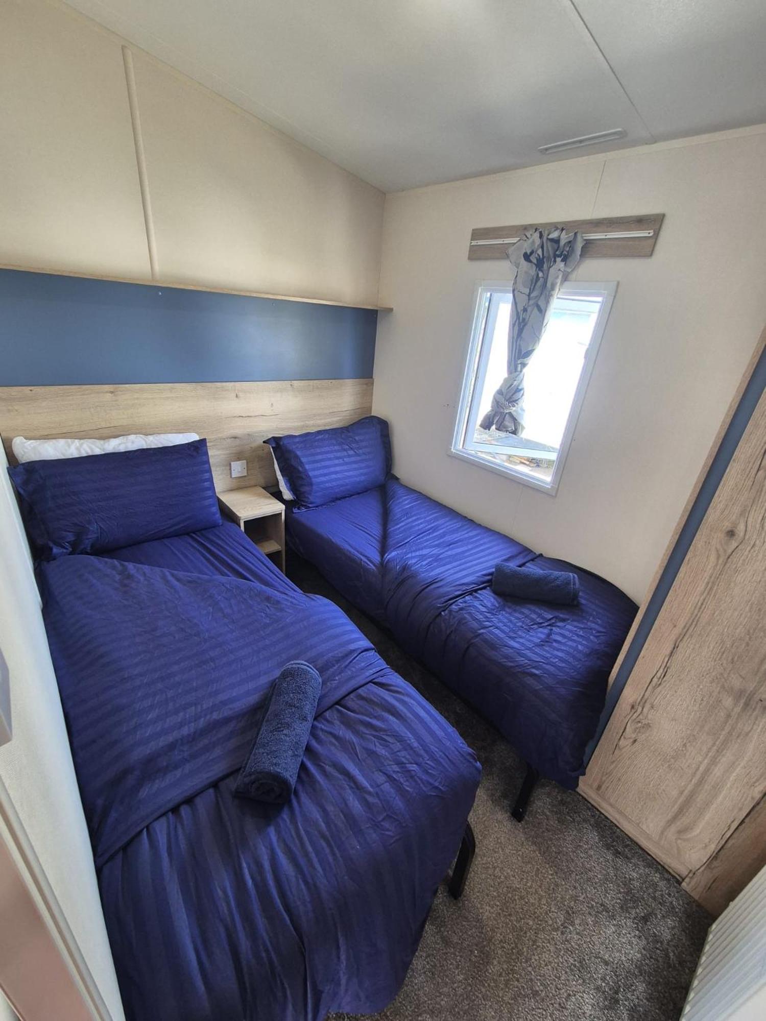 New 2 Bed With Decking In Rockley Park Dorset Near The Sea Holiday home *